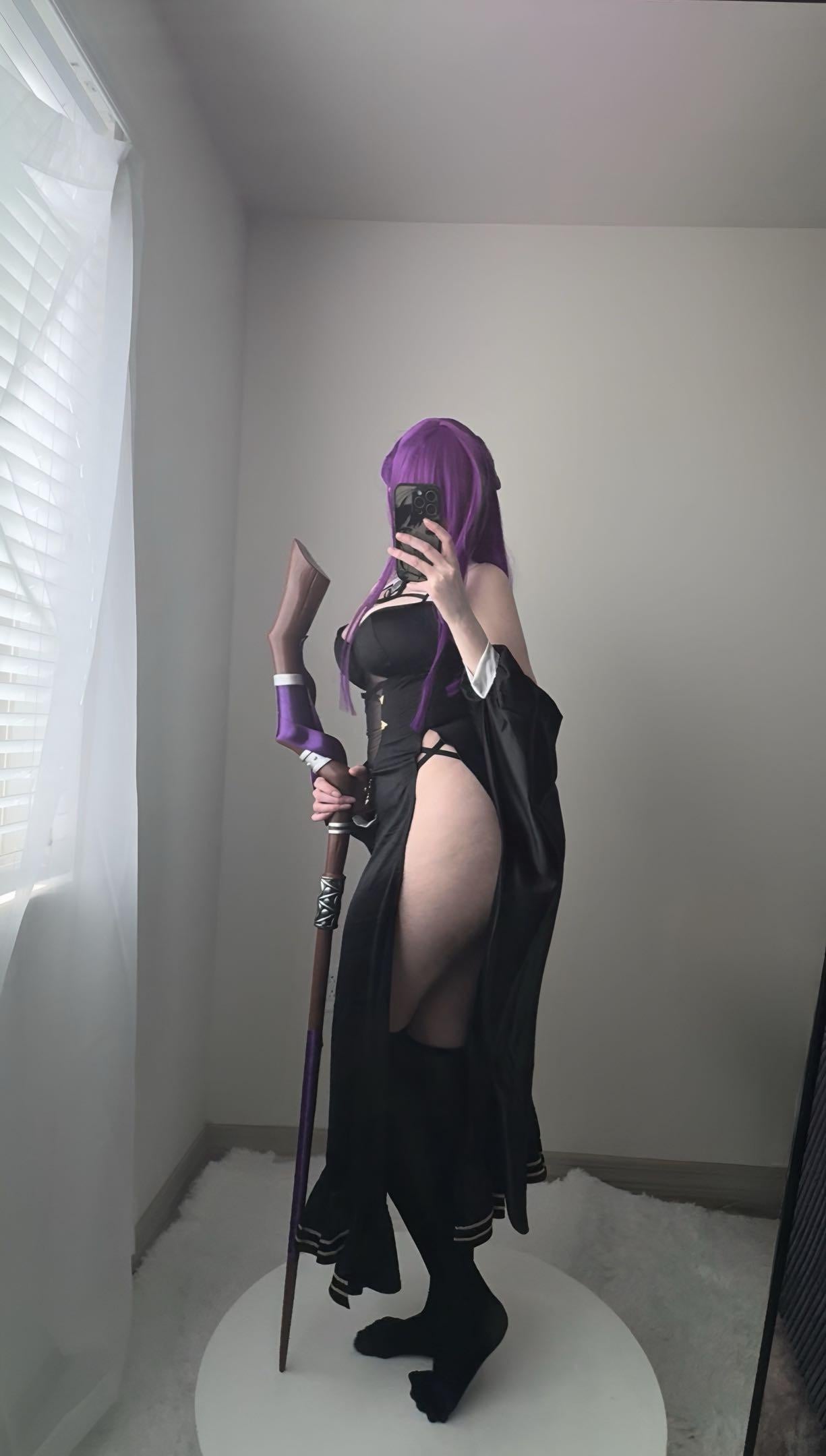 Cosplay Cutie Fern Leans into Lewd Frieren