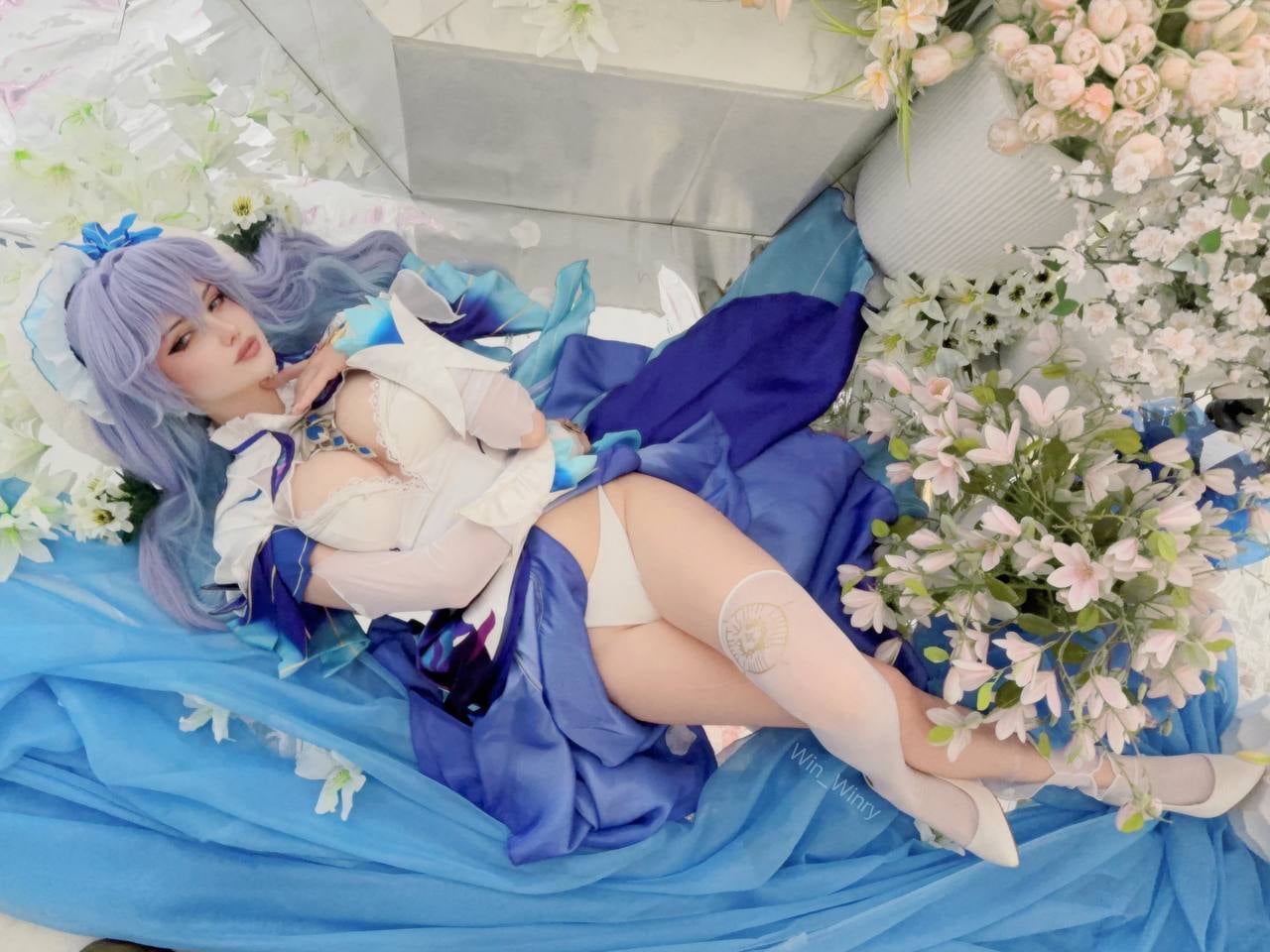 Win_Winry’s Seductive Cantarella Cosplay