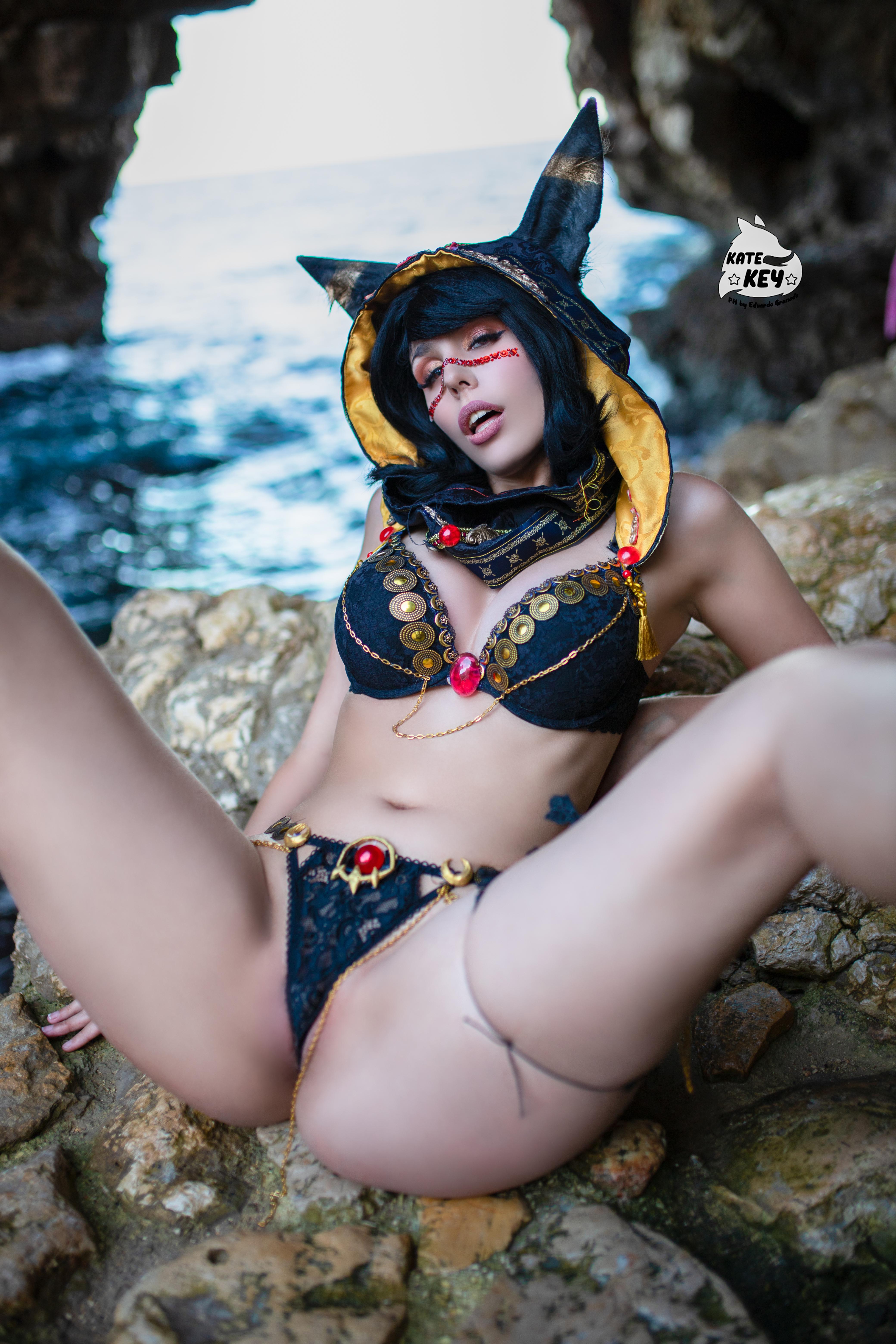 Kate Key’s Sultry Umbreon Cosplay Unleashed