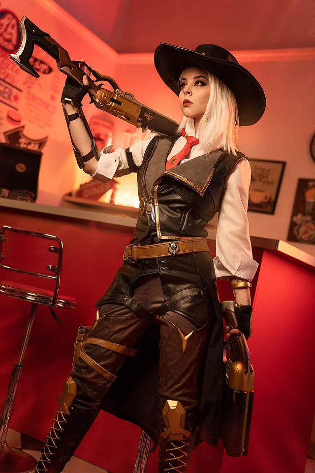 HellyValentine’s Nerd Homemade Ashe Cosplay Turns Into Steamy Cosplay Sex
