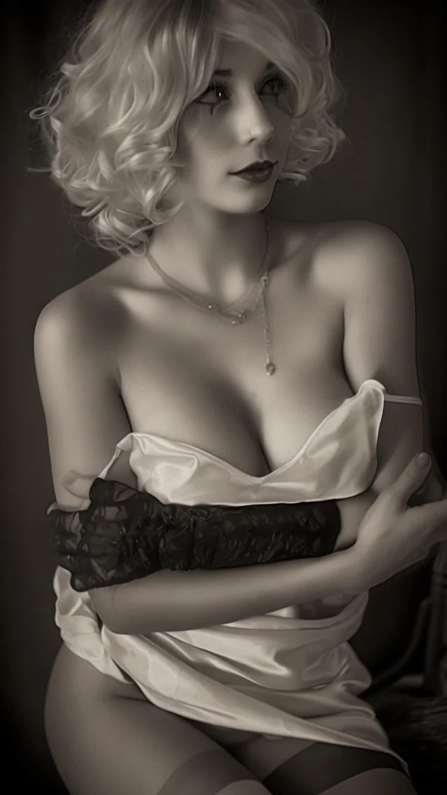 Shanny’s Marilyn Monroe Cosplay Leads to Steamy Cosplay Sex with Nerdy Redhead Geek Girl XXX