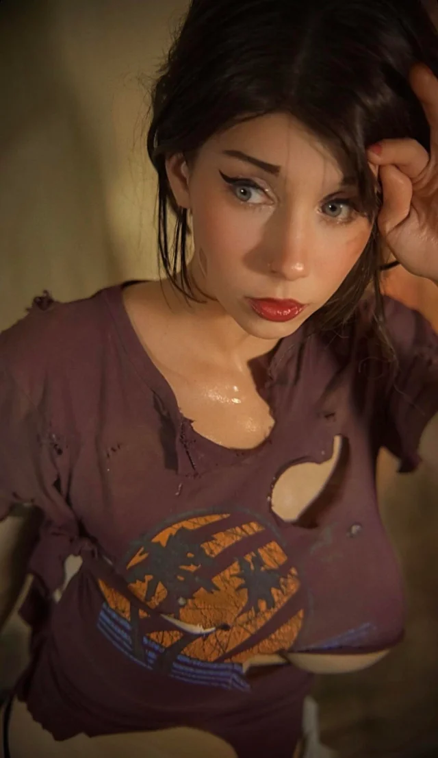 Ellie Last of Us 2 Cosplay Gamer Girl Gets Lewd in Post-Apoc Fantasy