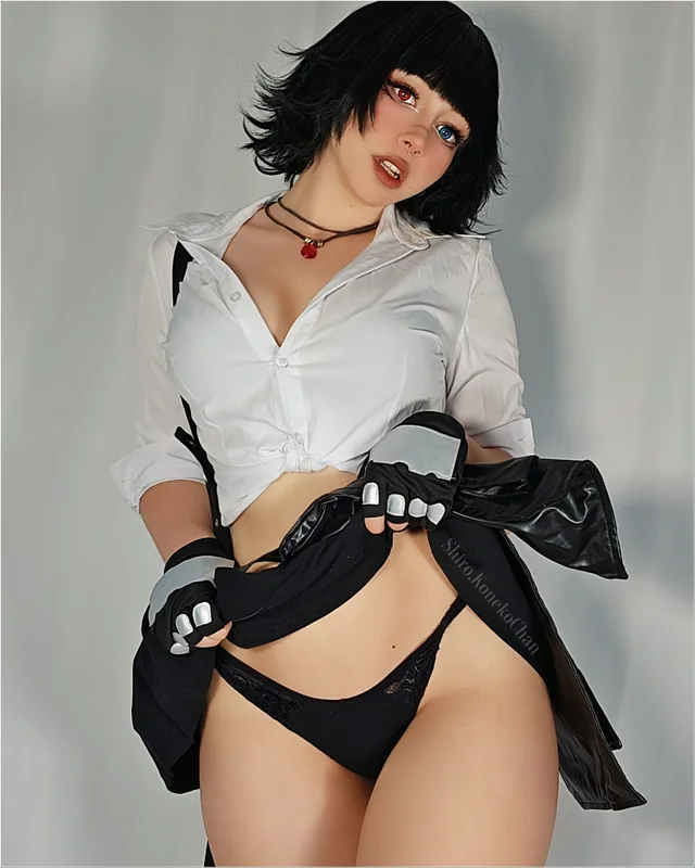 Shiro_konekochan’s Nerdy Redhead Lady Cosplay Turns Into Steamy Convention Hookup