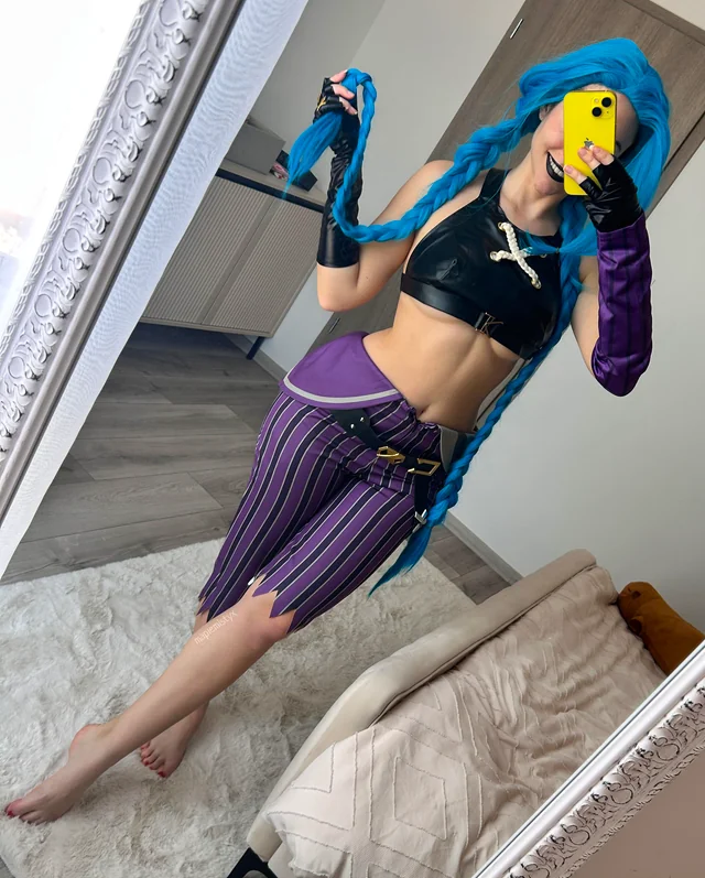 Maplemistyx Jinx League of Legends Cosplay Gets Wild and Wet