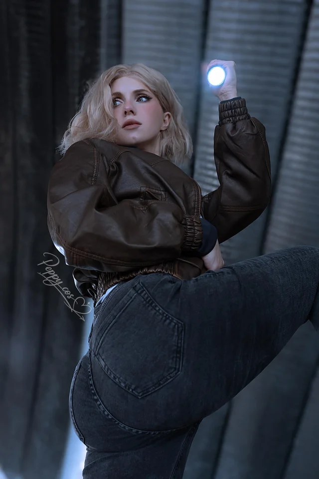 Grace Ashcroft Resident Evil Cosplay Gets Lewd and Naked