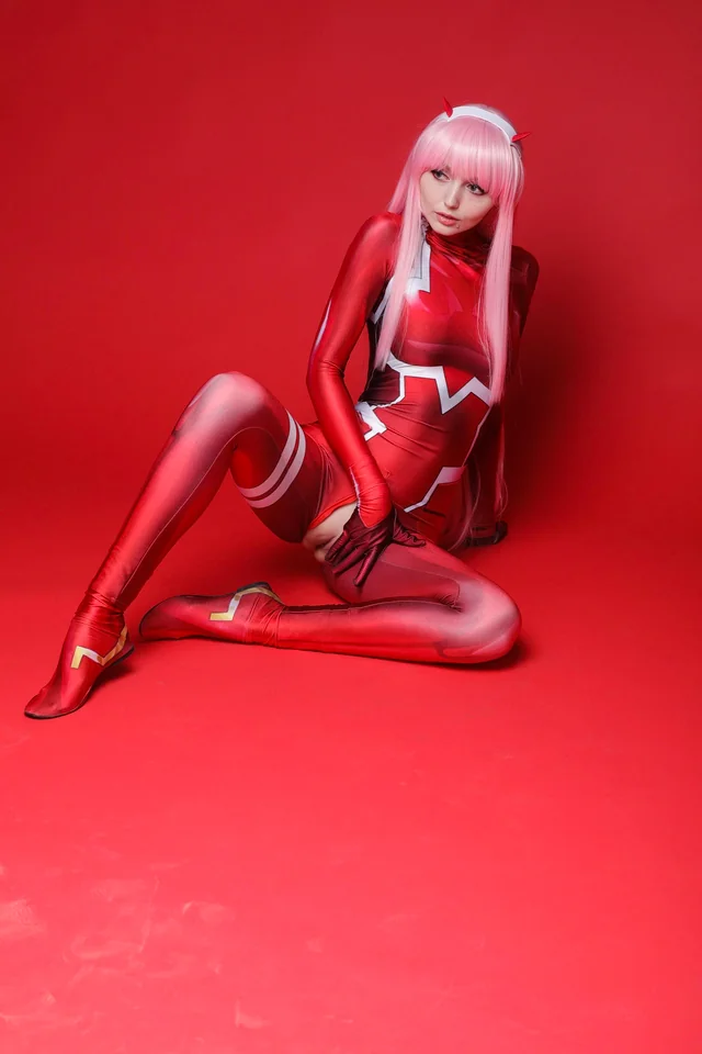 Zero Two Sia_Siberia cosplay gets filthy in Darling in the Franxx
