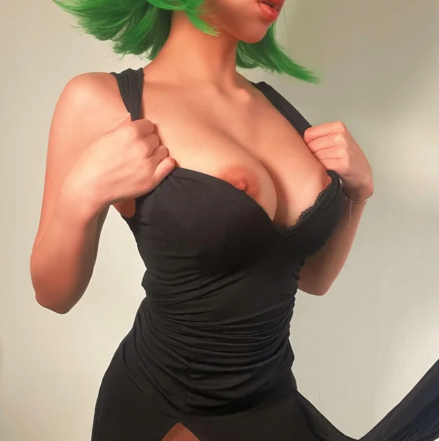 Tatsumaki One Punch Man cosplay slut Laura strips and teases in green lingerie