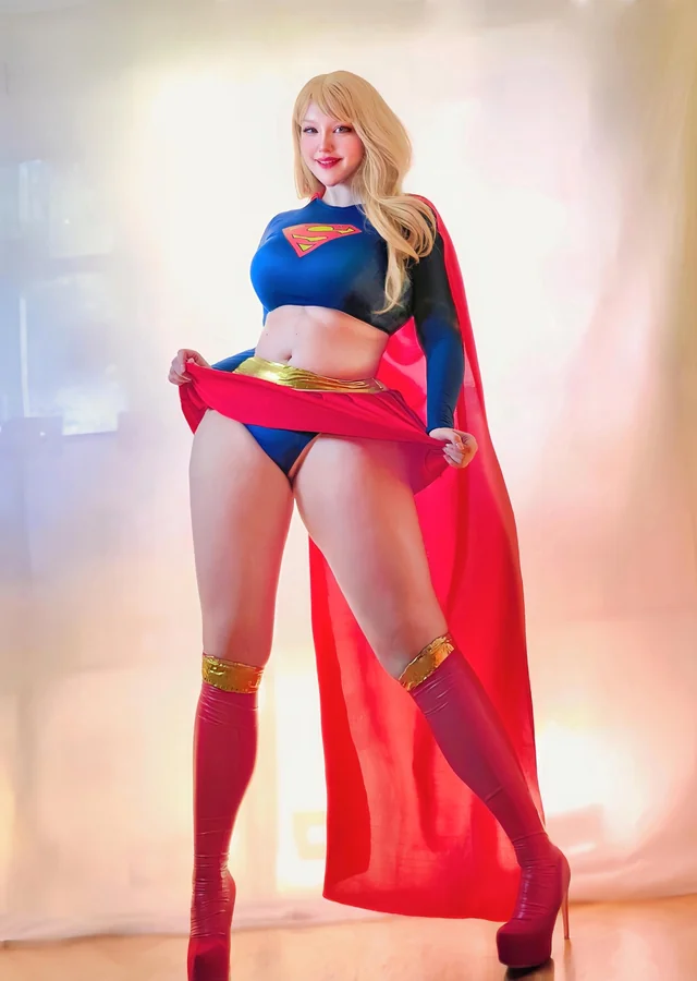 mi_samura’s Supergirl cosplay strips down in raw DC nerd fantasy