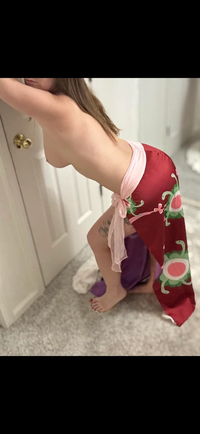 Faceless-brat’s Boa Hancock cosplay turns One Piece into pure nerd porn