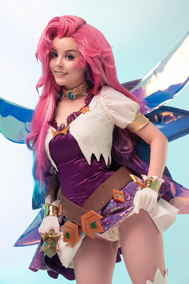 HellyValentine’s Seraphine Cosplay Gets Wild in League of Legends Nerd Porn