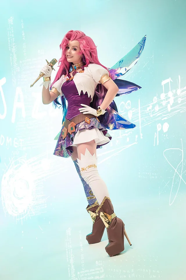 HellyValentine’s Seraphine cosplay turns League of Legends into filthy nerd porn
