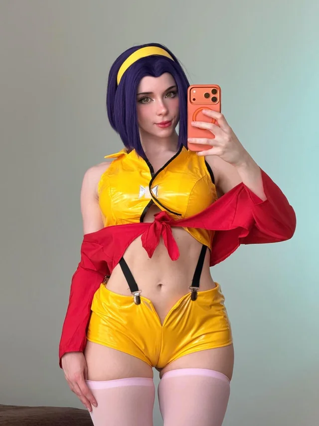 Sweetie Fox as Faye Valentine in steamy Cowboy Bebop cosplay sex