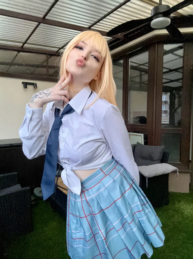 Marin Kitagawa cosplay strips slow for nerdy fans in 4K