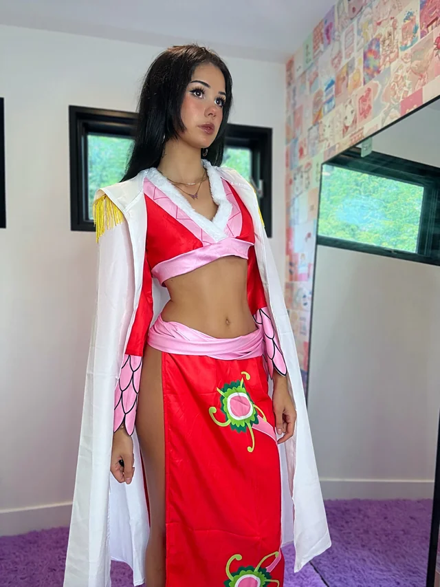 LucyCosplay’s Boa Hancock One Piece cosplay shows off every curve