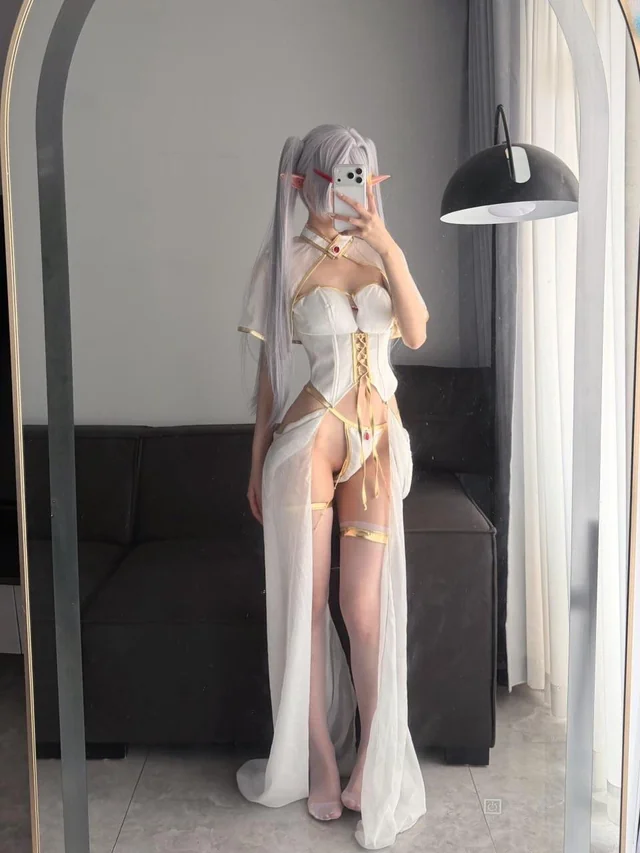 Frieren cosplay slut spreads her elven ass in Beyond Journey’s End