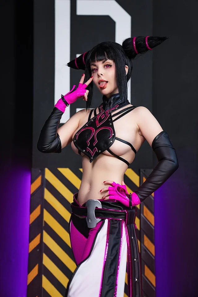 HellyValentine’s Juri Han cosplay nude fantasy strip tease