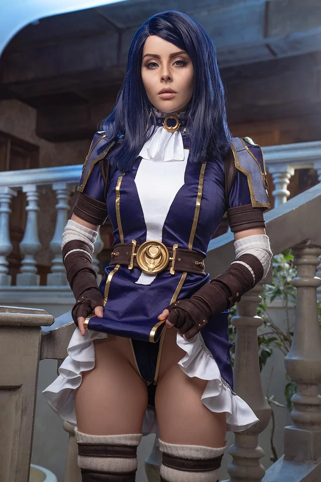 HellyValentine’s Caitlyn cosplay turns League of Legends into raw gamer girl porn