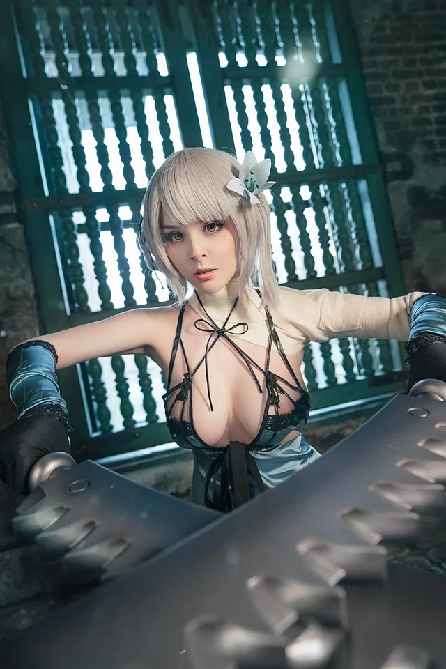 HellyValentine’s Kaine Cosplay Turns Into a Glasses Blowjob Fantasy