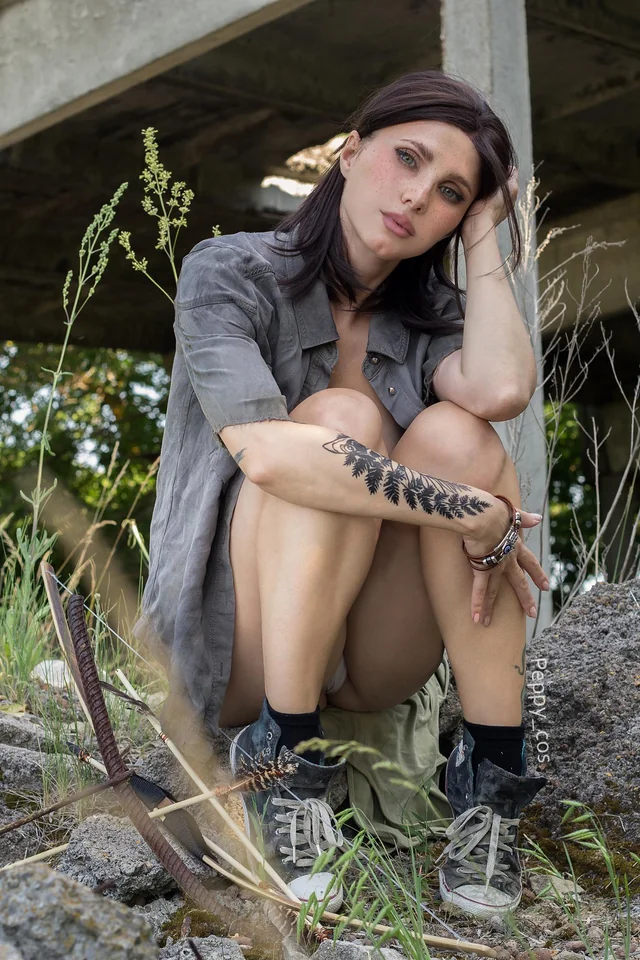 Ellie from The Last of Us cosplay amateur gets filthy in nerdy roleplay