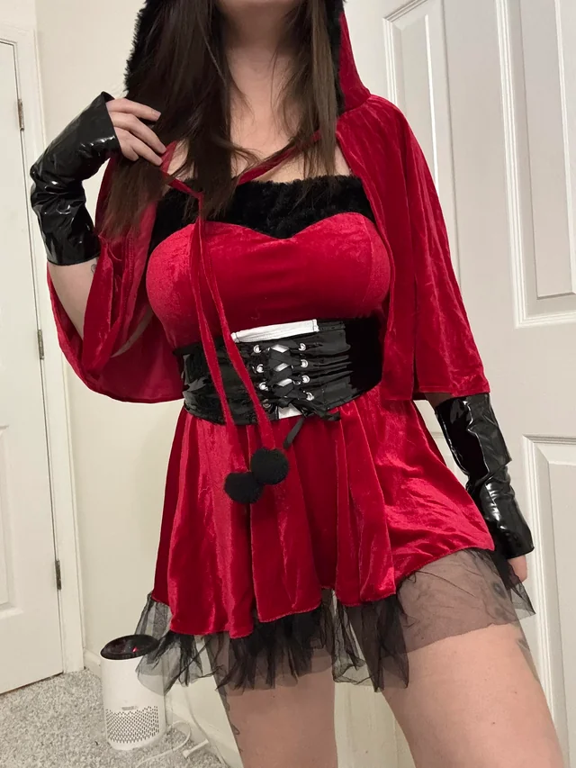 Faceless Brat’s Red Riding Hood Cosplay Gets Lewd and Teasing