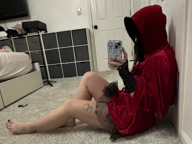 Faceless Brat’s Red Riding Hood Cosplay Gets Filthy in the Woods