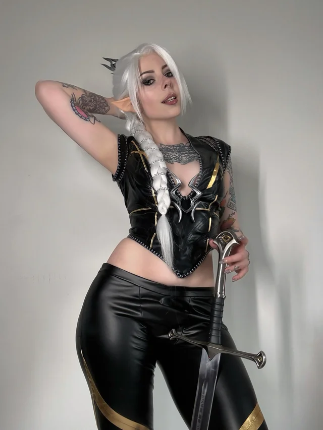 Shadowheart Selunite cosplay slut gets blessed hard in Baldur’s Gate fantasy fuck