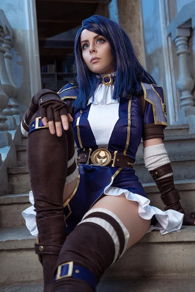 HellyValentine’s Caitlyn Cosplay Gets Filthy in Glasses and Gamer Gear