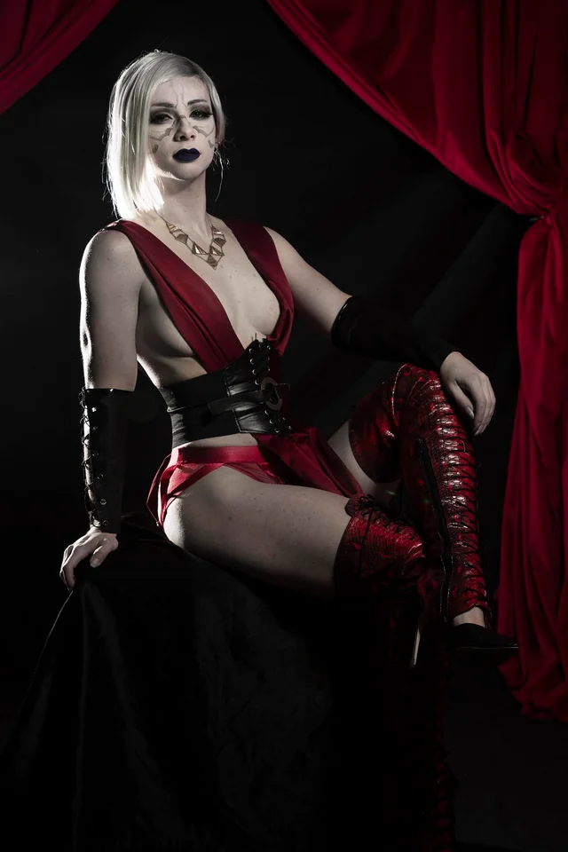 Cammi Star as Nightsister Merrin in filthy Star Wars cosplay fuck