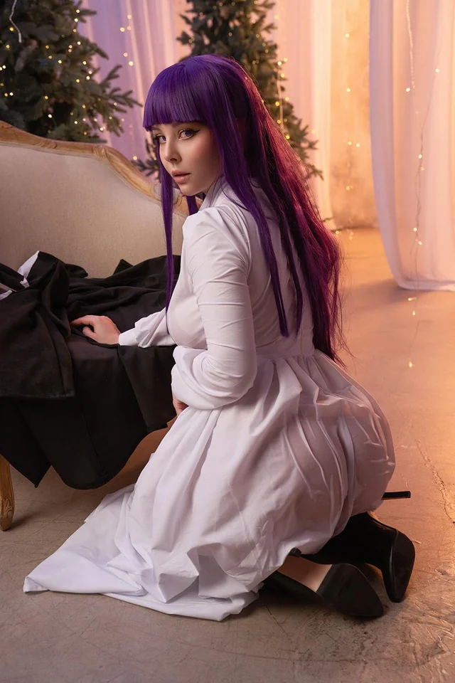 HellyValentine’s Fern cosplay nude fantasy tease