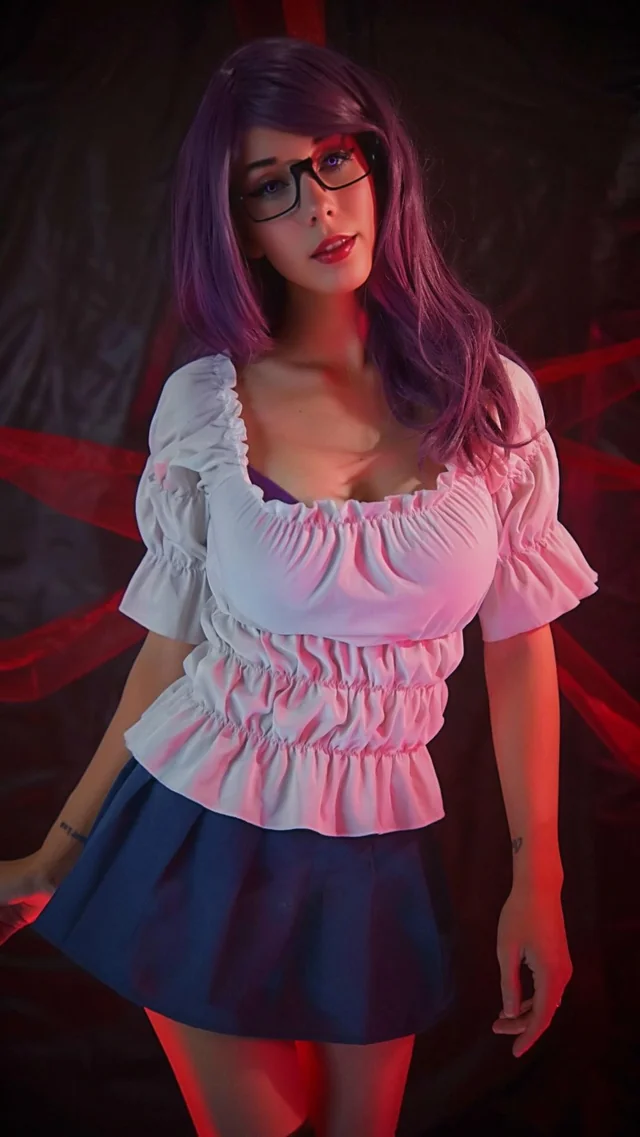 Rize Kamishiro Tokyo Ghoul cosplay gets ripped apart by shannyplays