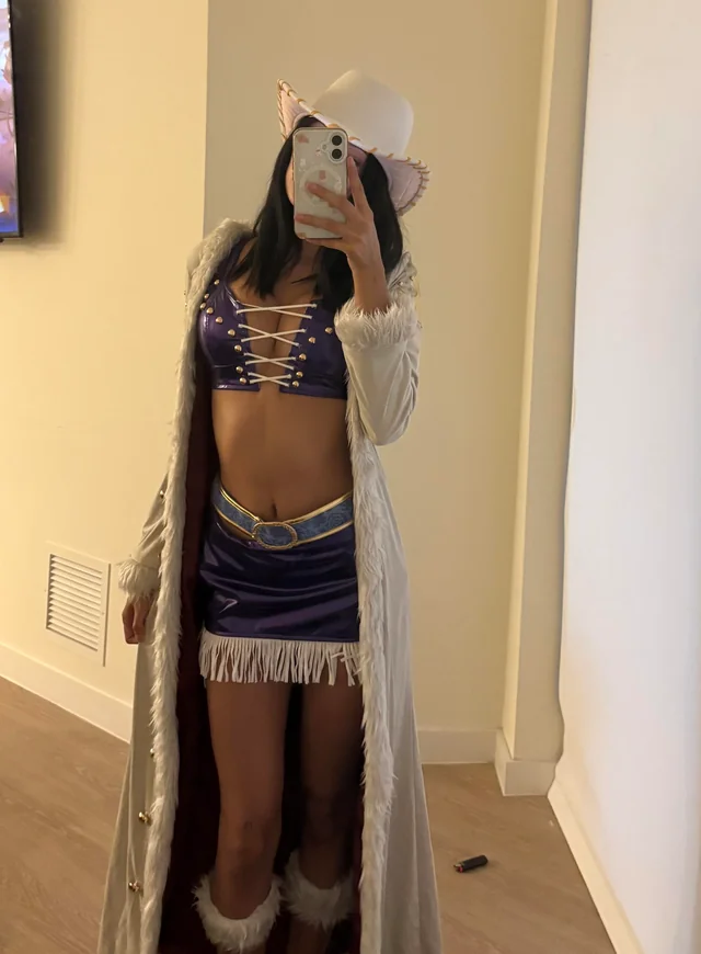 Lyssa’s Nico Robin cosplay turns One Piece into raw nerd fetish porn