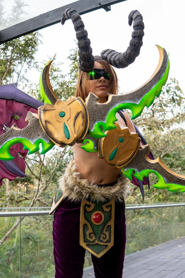 Illidan Stormrage cosplay babe rides hard in Warcraft gamer girl porn