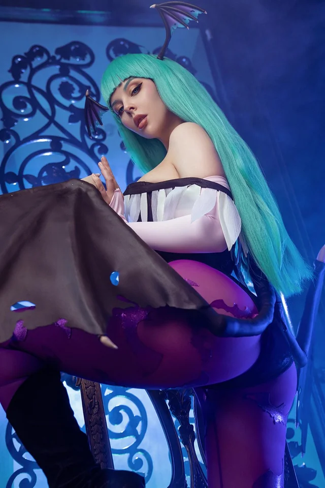 HellyValentine’s Morrigan cosplay strips down for a darkstalkers nerd fuck fantasy