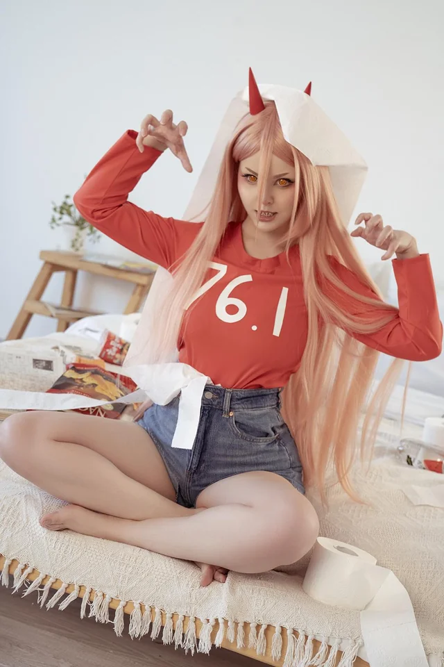 HellyValentine’s Power cosplay strips down for hardcore nerd fantasy