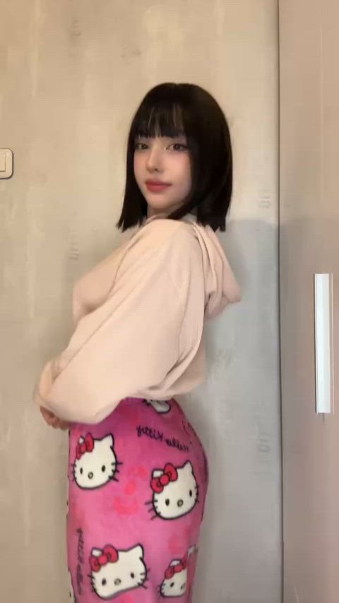 Asian Gamer Girl Glasses Blowjob in Steamy Amateur Nerd Fantasy