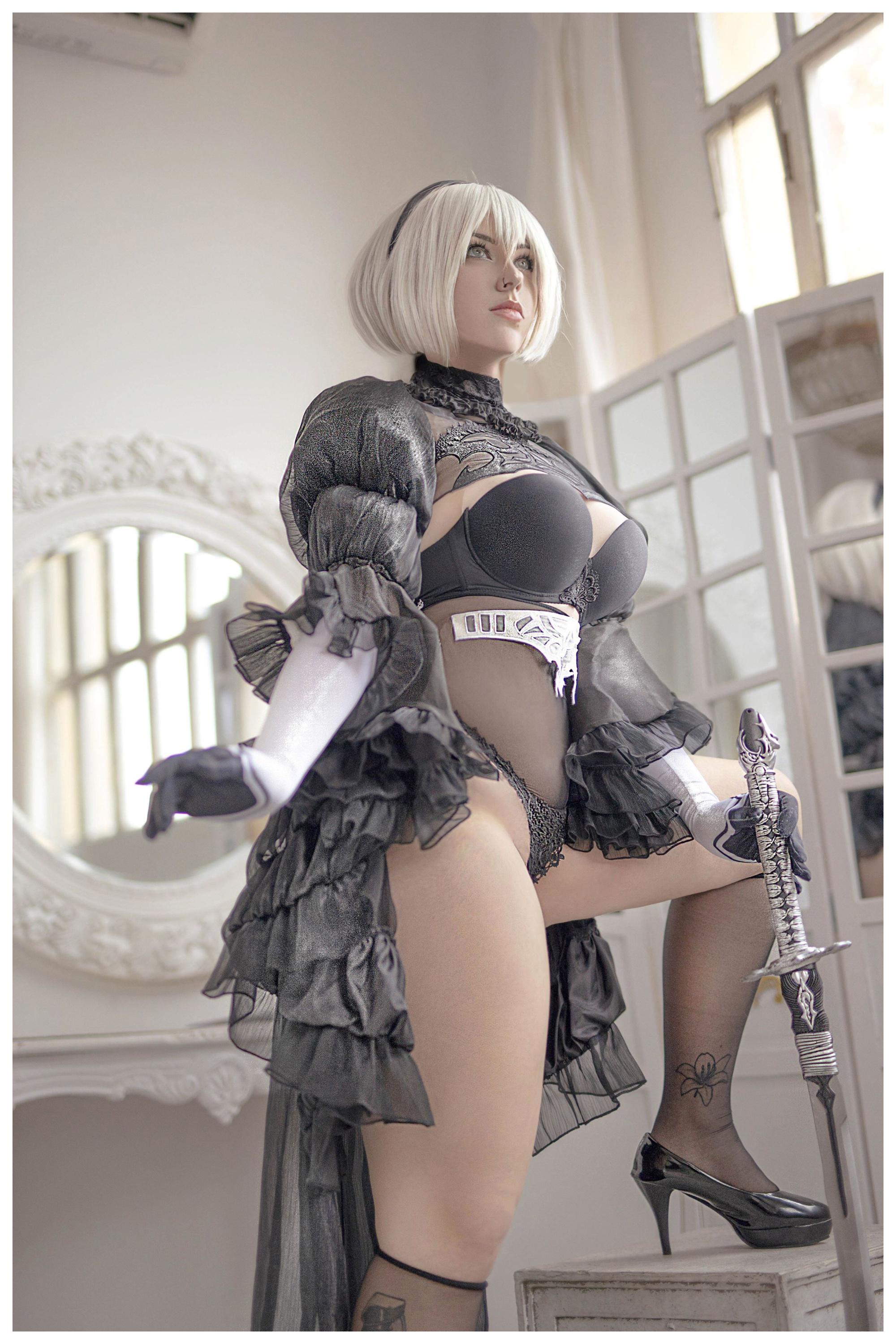 Kuroitsne Unleashes Lewd 2B Cosplay Fantasy