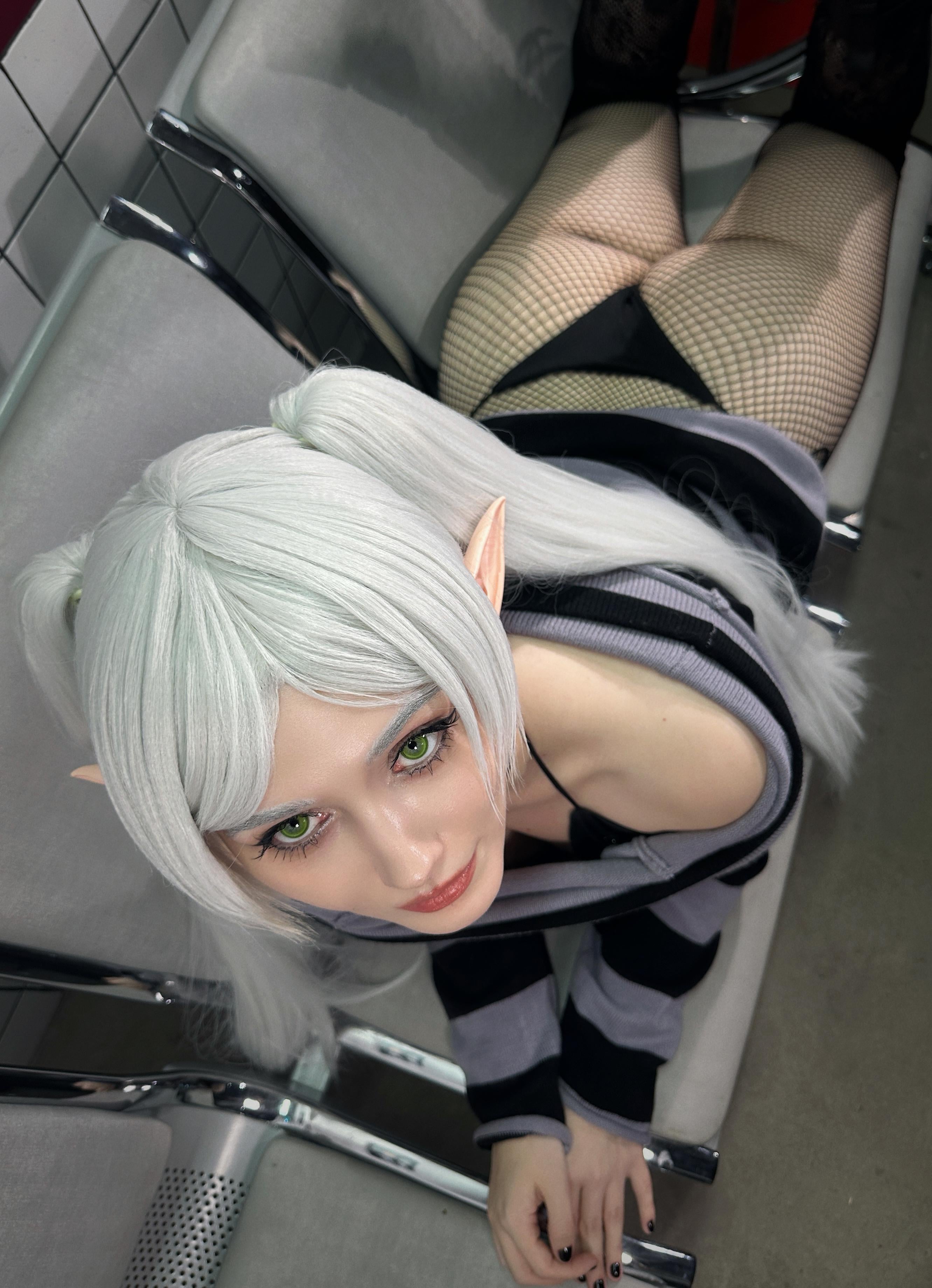 Goth Frieren’s Dark Cosplay Delight