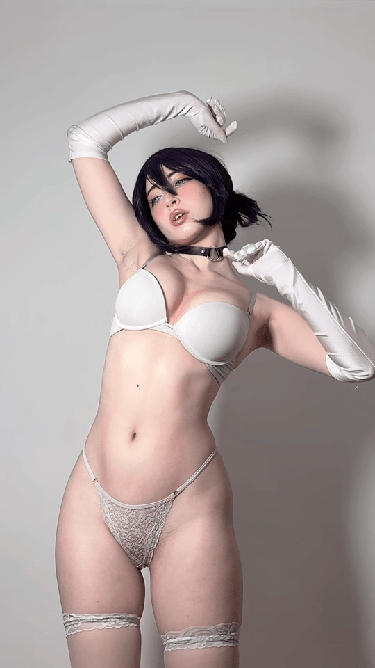 Mozechii’s Sultry Reze Cosplay Reveal