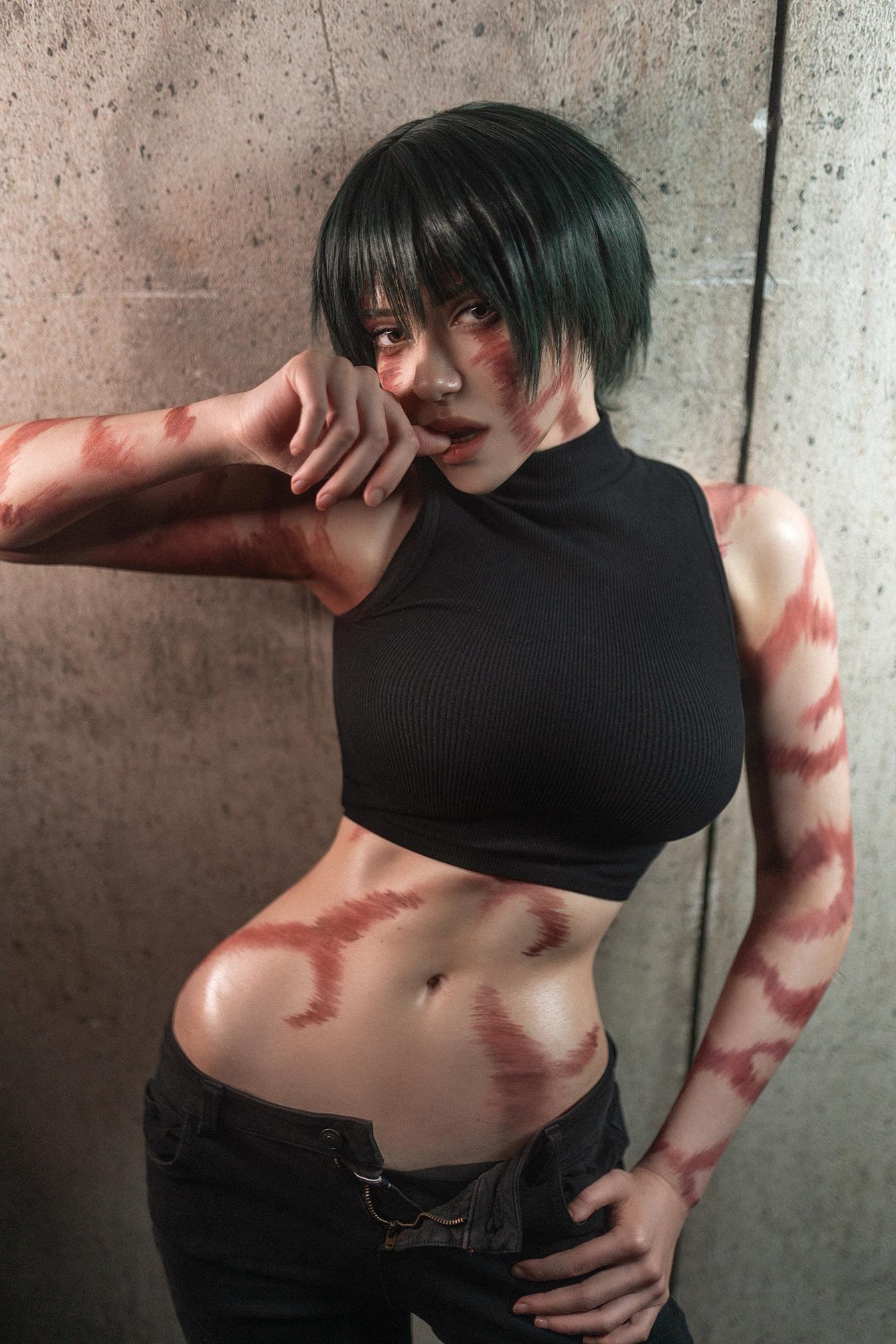 Alina Becker Cosplays Maki Zenin in Jujutsu Kaisen