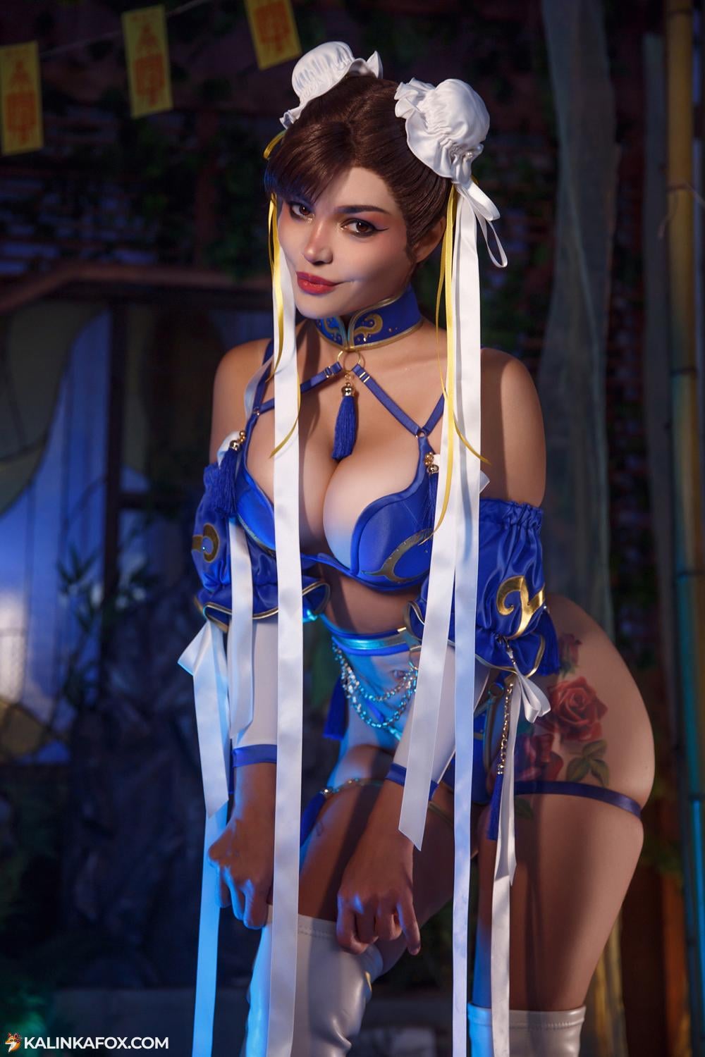 KalinkaFox’s Busty Street Fighter Chun-Li Cosplay