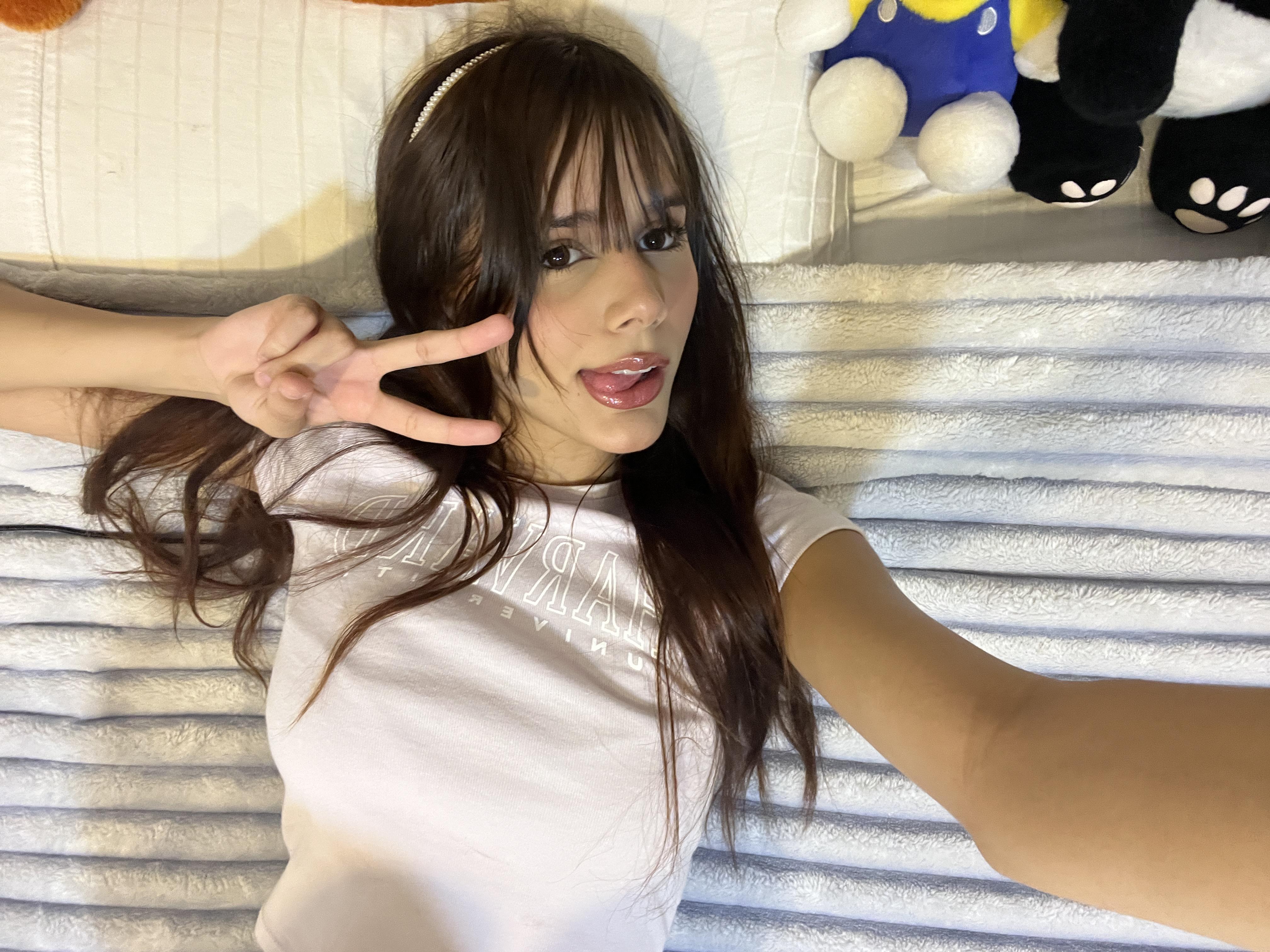 My application to be ur egirl gf >.<