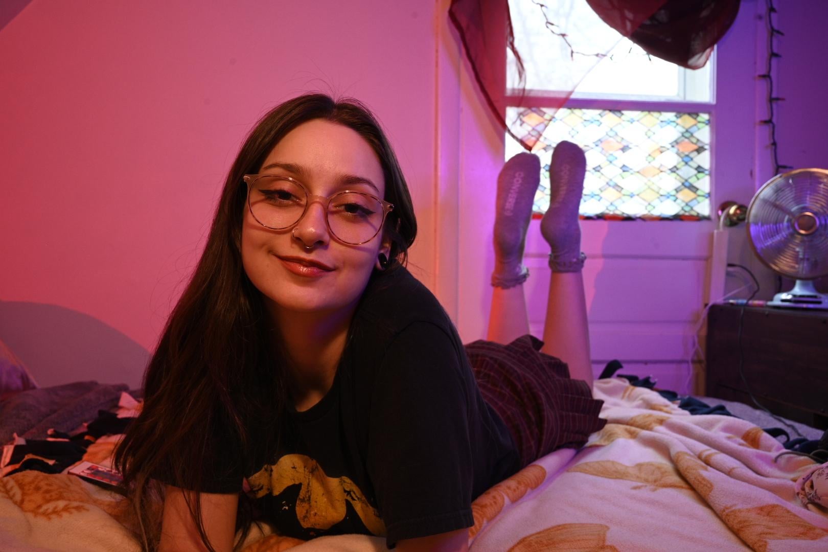 [F] Are there any nerdy Cryptid lovers who wanna cum together then talk about weird shit?
