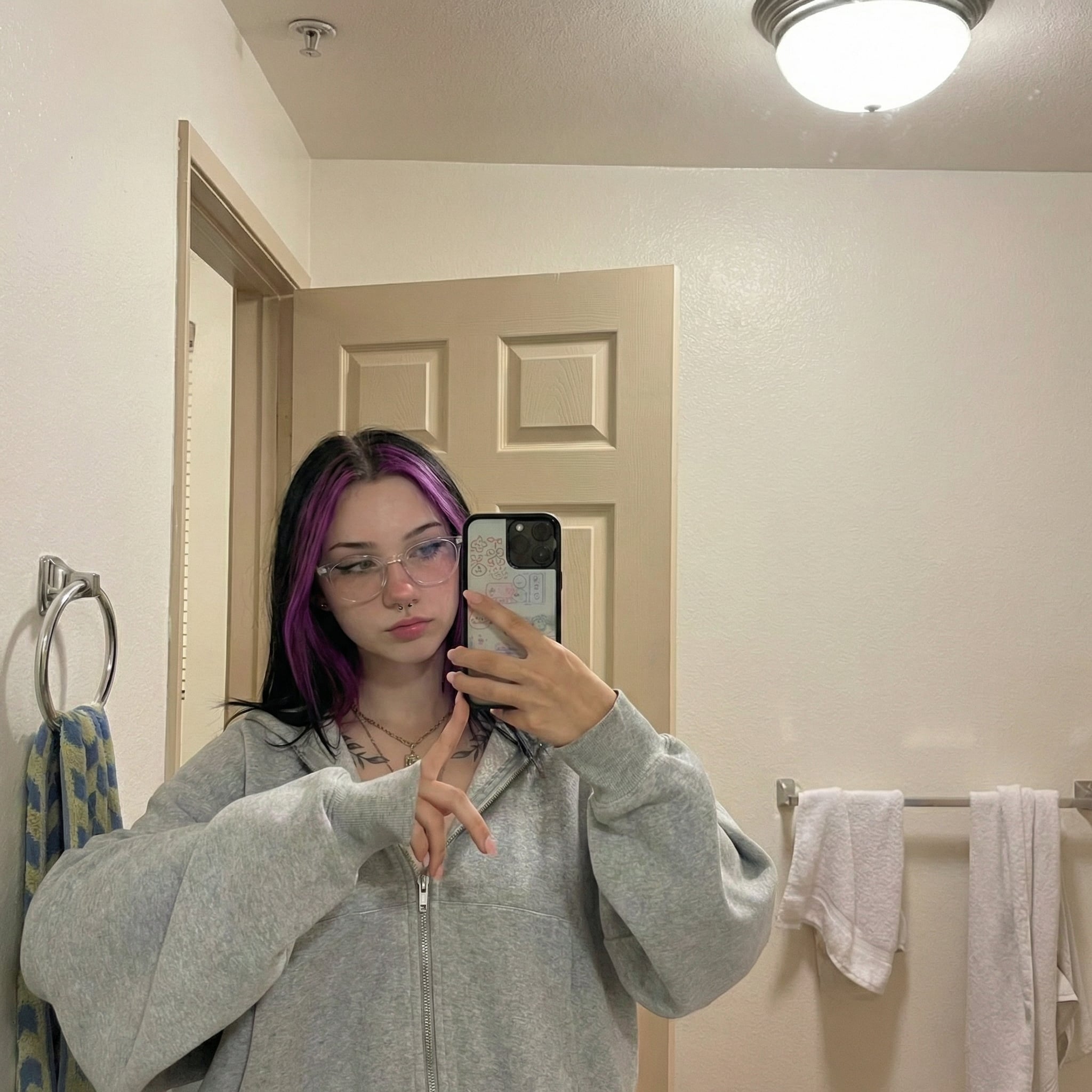 What do you call a girl who sends her guy friends random pussy pics? 😆
