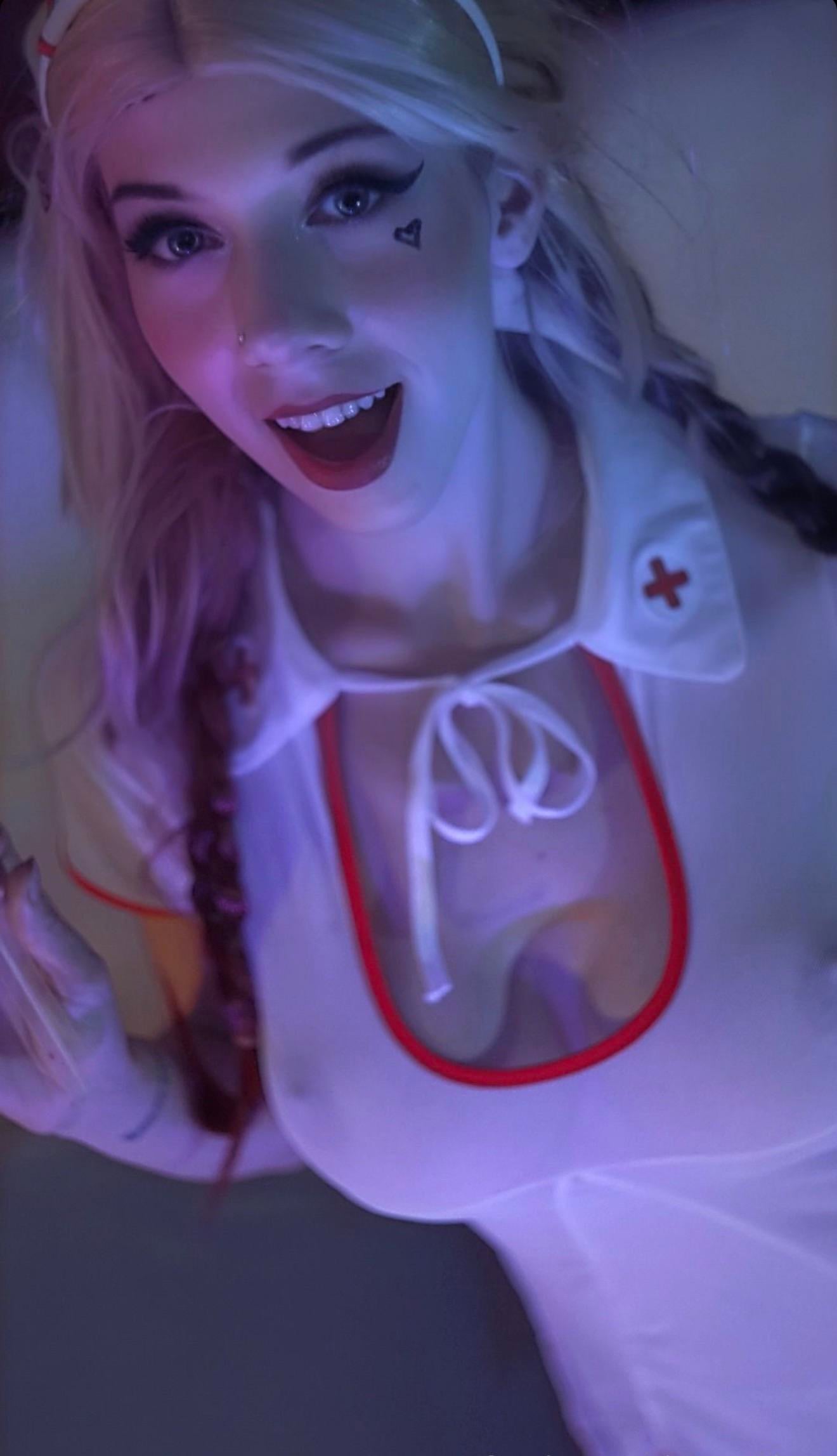 Nurse Harley Quinn cosplay