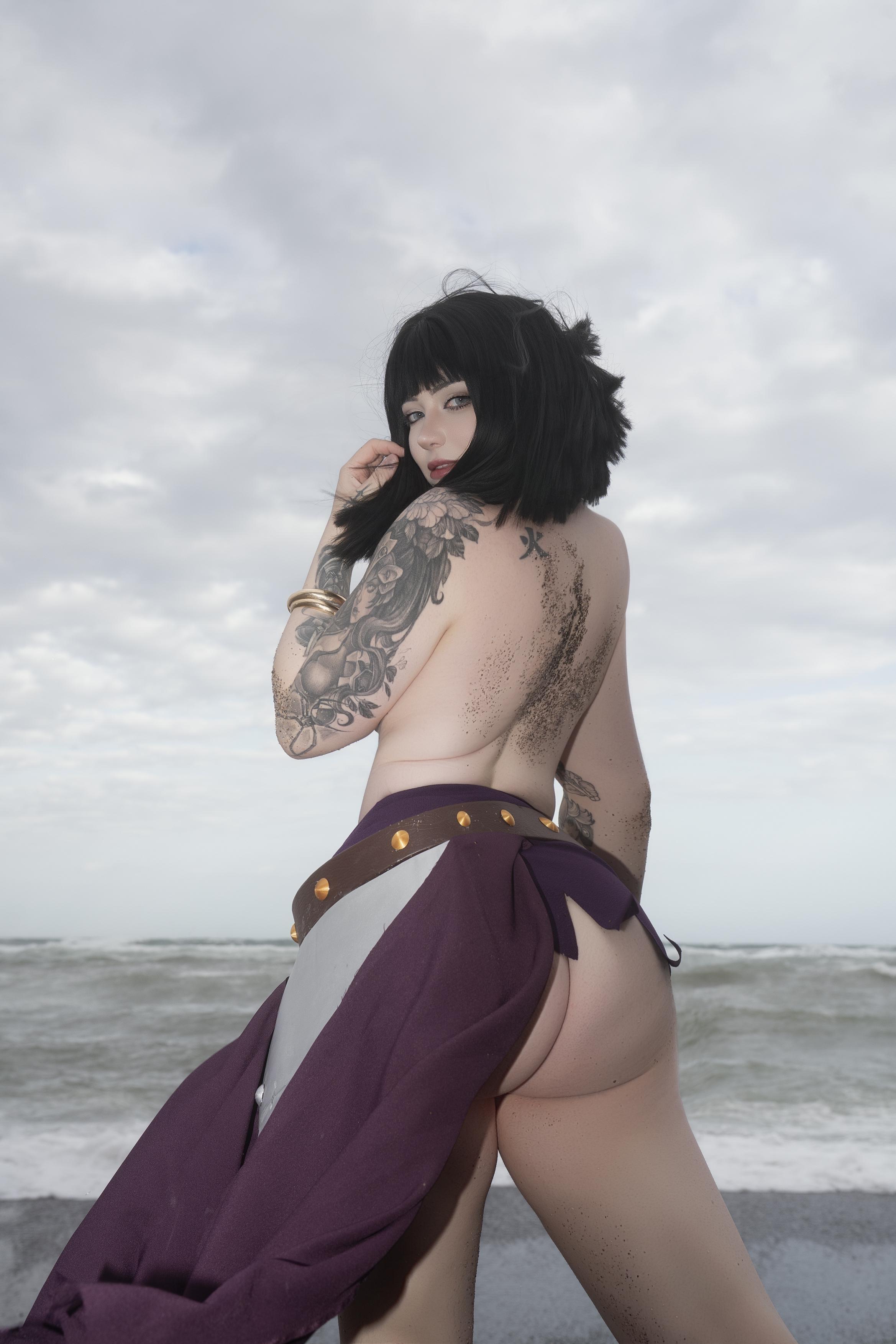 Kuroitsne as Nico Robin in Elbaff