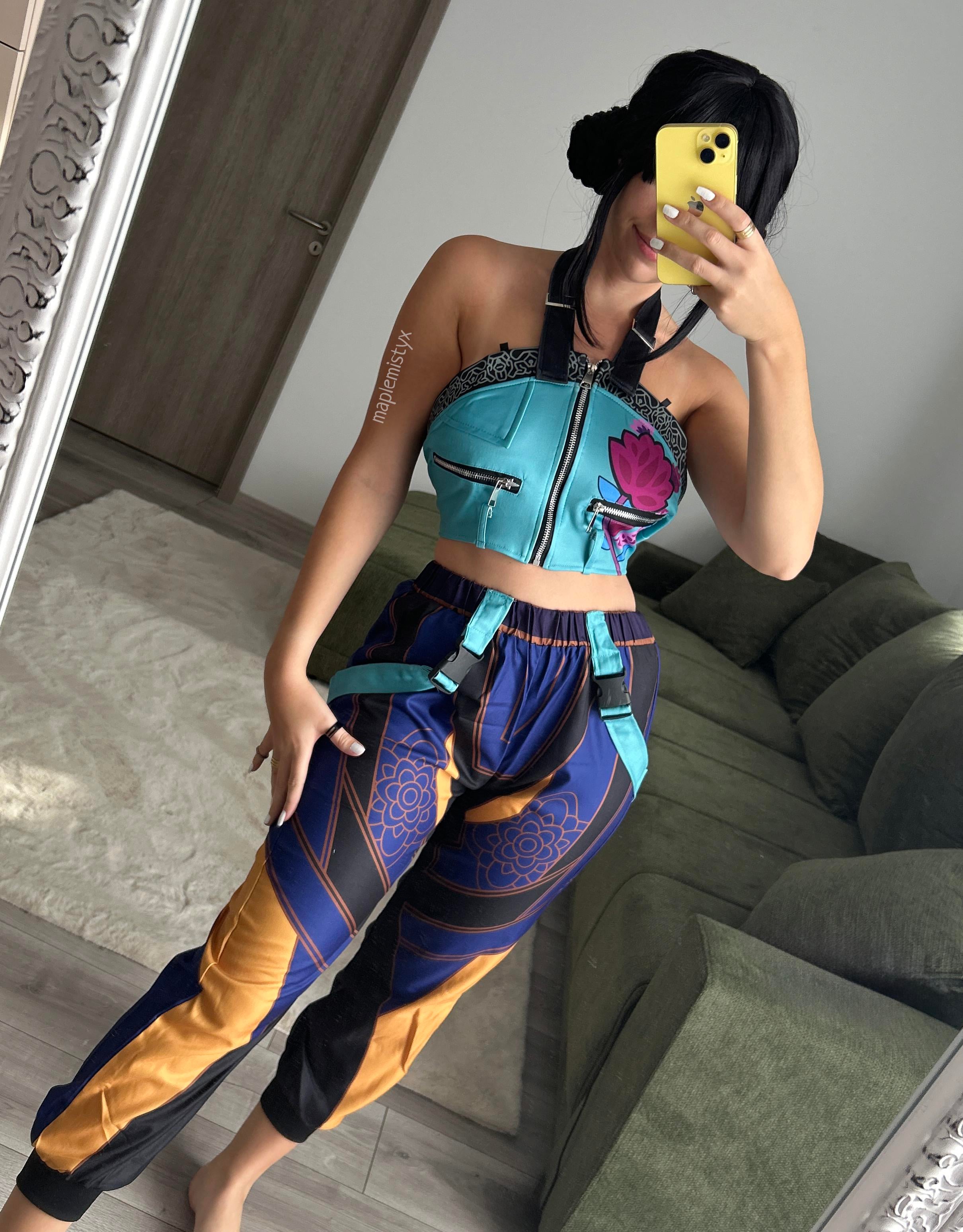 K-pop Cosplay Seduction: Zoey Unleashes Her Demon-Hunting Charm