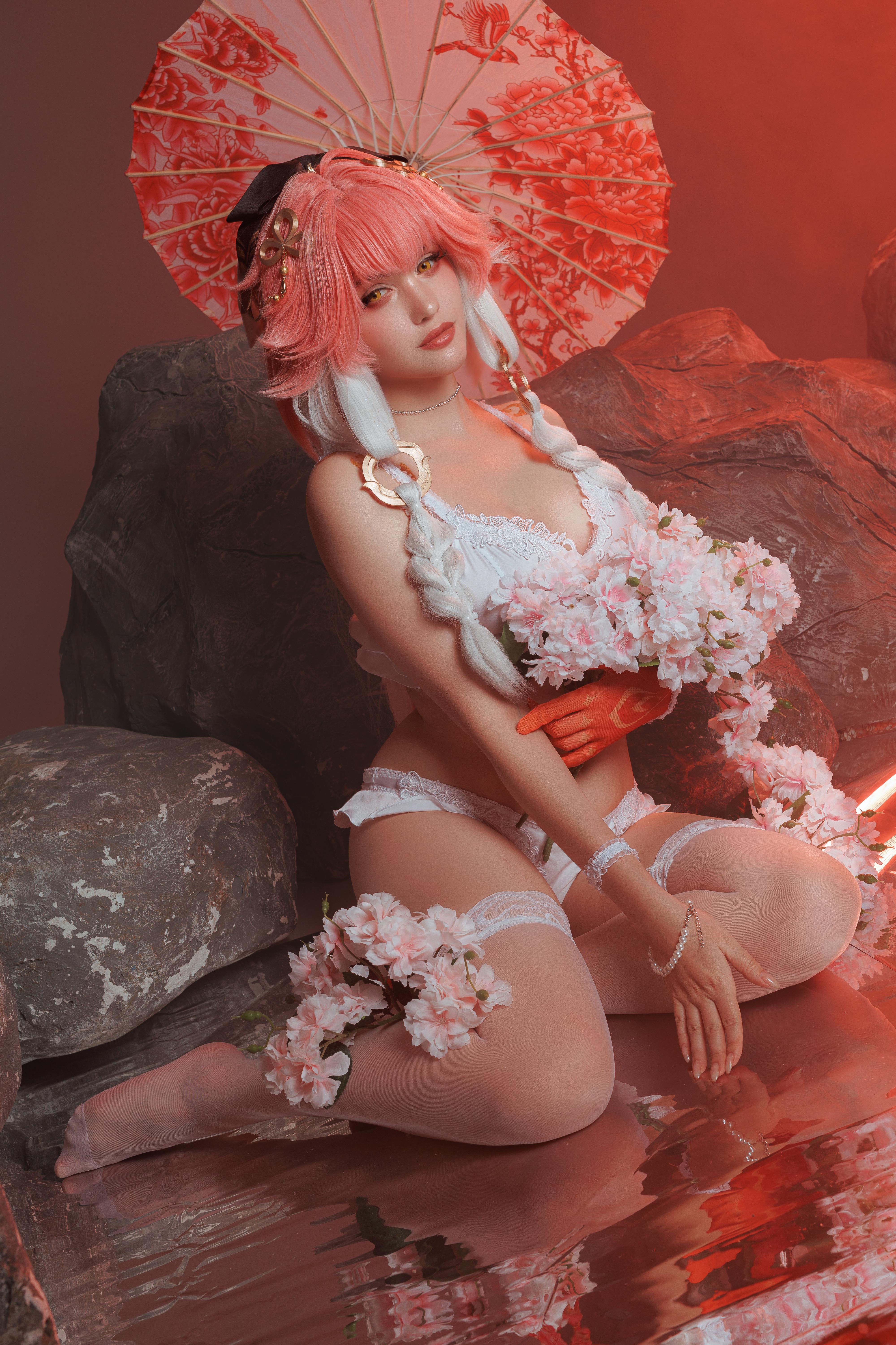 Changli Cosplay Seduction: Wuthering Waves Beauty Exposed