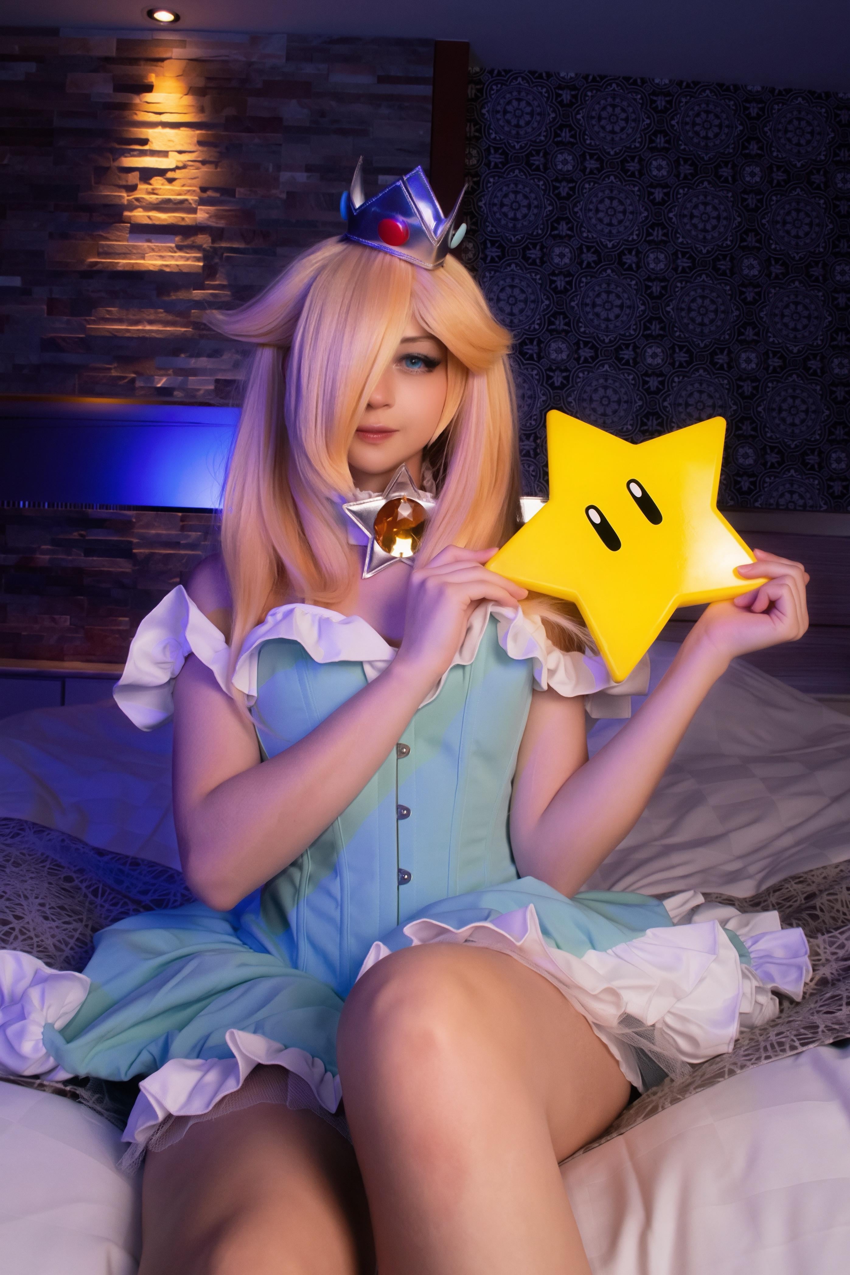 Rosalina Cosplay by Yameeka: A Nerdy Dream Come True